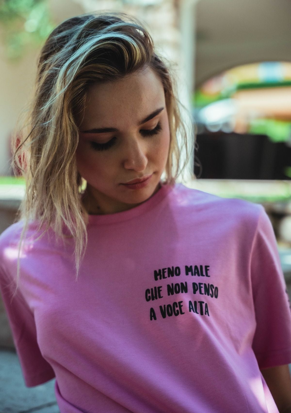 MENO MALE CHE NON PENSO AD ALTA VOCE | T-SHIRT